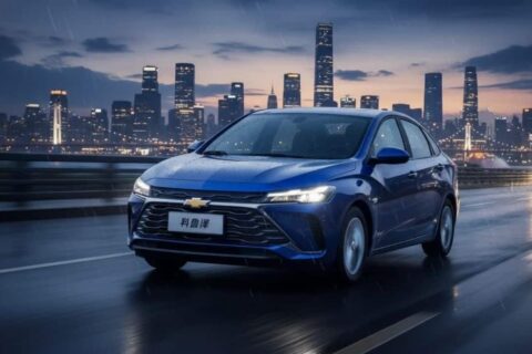 Chevrolet Monza ressurge em 2026 com motor híbrido e consumo surpreendente de 21 km/l