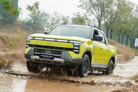 Flagra: Nissan Frontier Pro híbrida de 434 cv é vista em Santos e já tem data para o Brasil