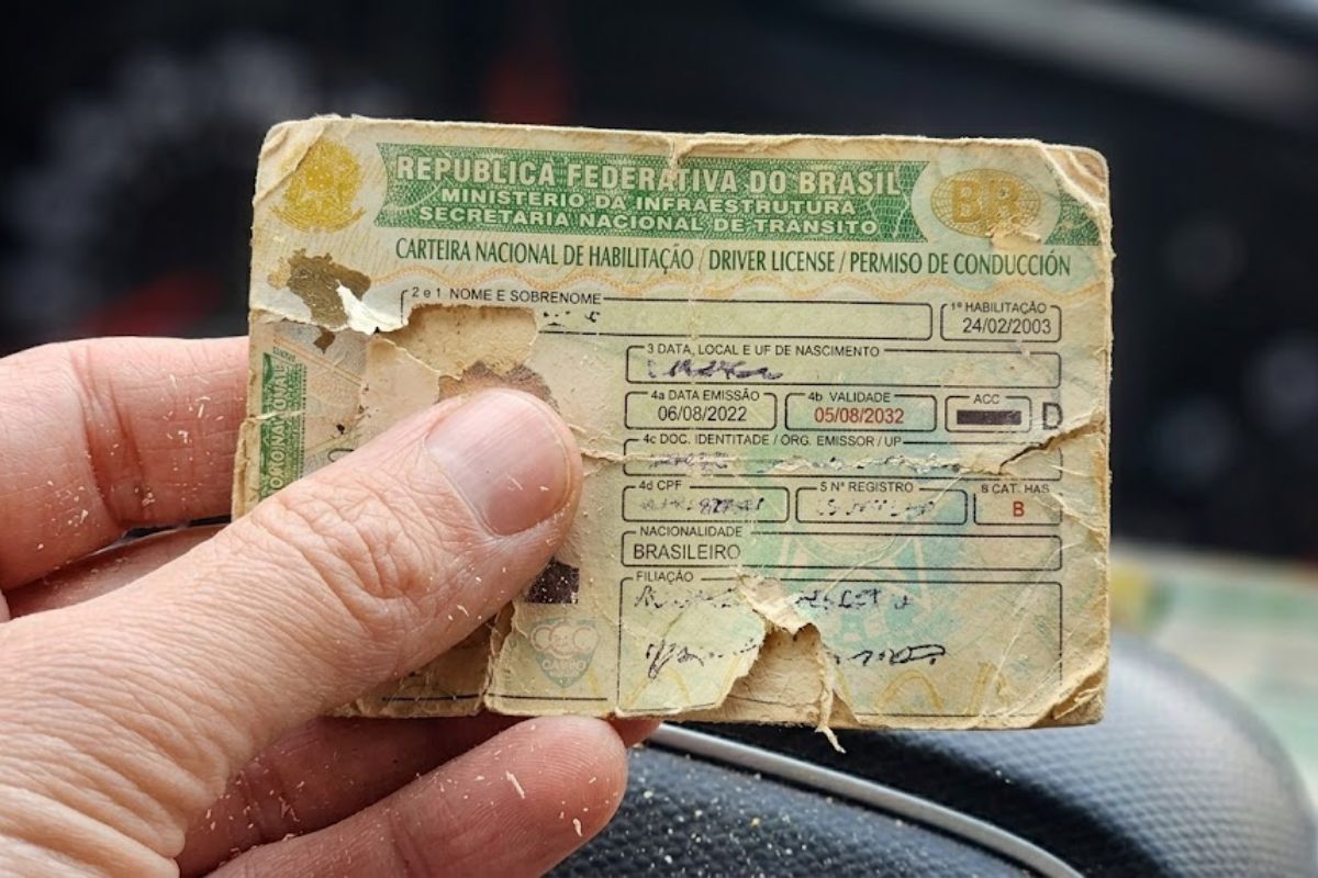 Quem tem Carteira de Motorista antiga precisa saber da validade do documento