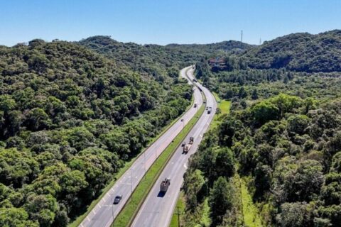 Vai para a praia? Confira novos valores de pedágio e melhores horários para fugir das filas na BR-277 e BR-376