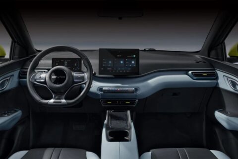 Lançamento: Geely EX2 chega no Brasil, mas Dolphin Mini baixa para R$ 103 mil e ofusca estreia