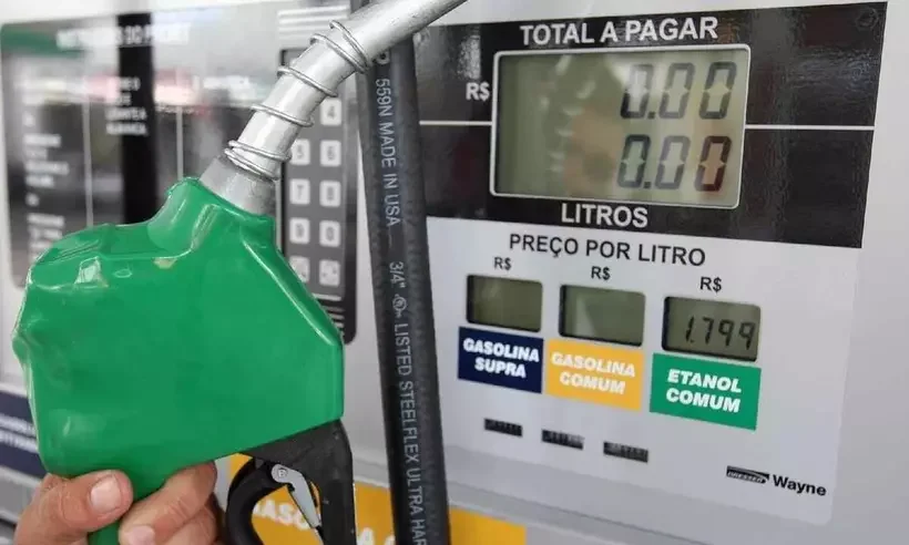 Motoristas correm para postos de combustíveis com medo de desabastecimento