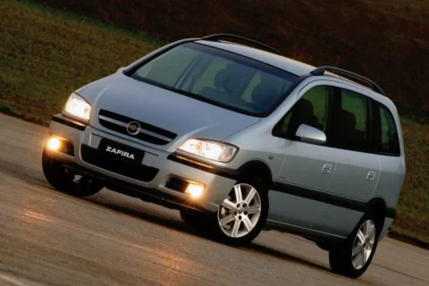 Carro automático de R$ 27.839,00 e 7 lugares: cabe todo mundo e sobra troco