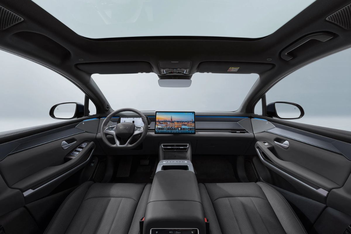 Interior do BYD Atto 8