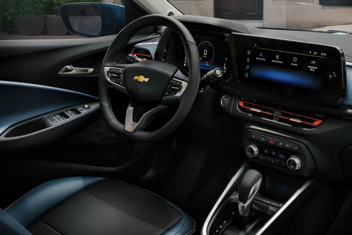 Interior do Chevrolet Onix com foco no volante
