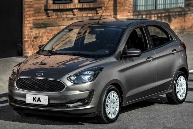 Ford Ka na cor prata escuro