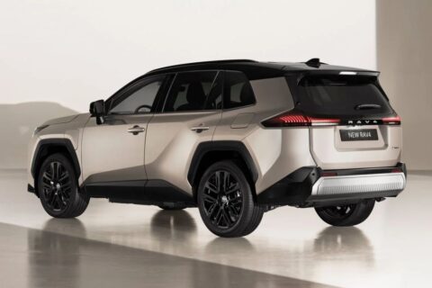 RAV4 PHEV volta por R$ 399.990, mesmo preço de 2024, agora com 23 cv a mais e 61 km elétricos