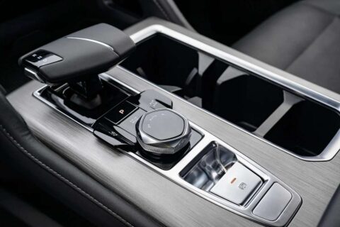 Ram inicia entrega da nova Dakota, Hilux tenta freiar empolgação com corte de 18%