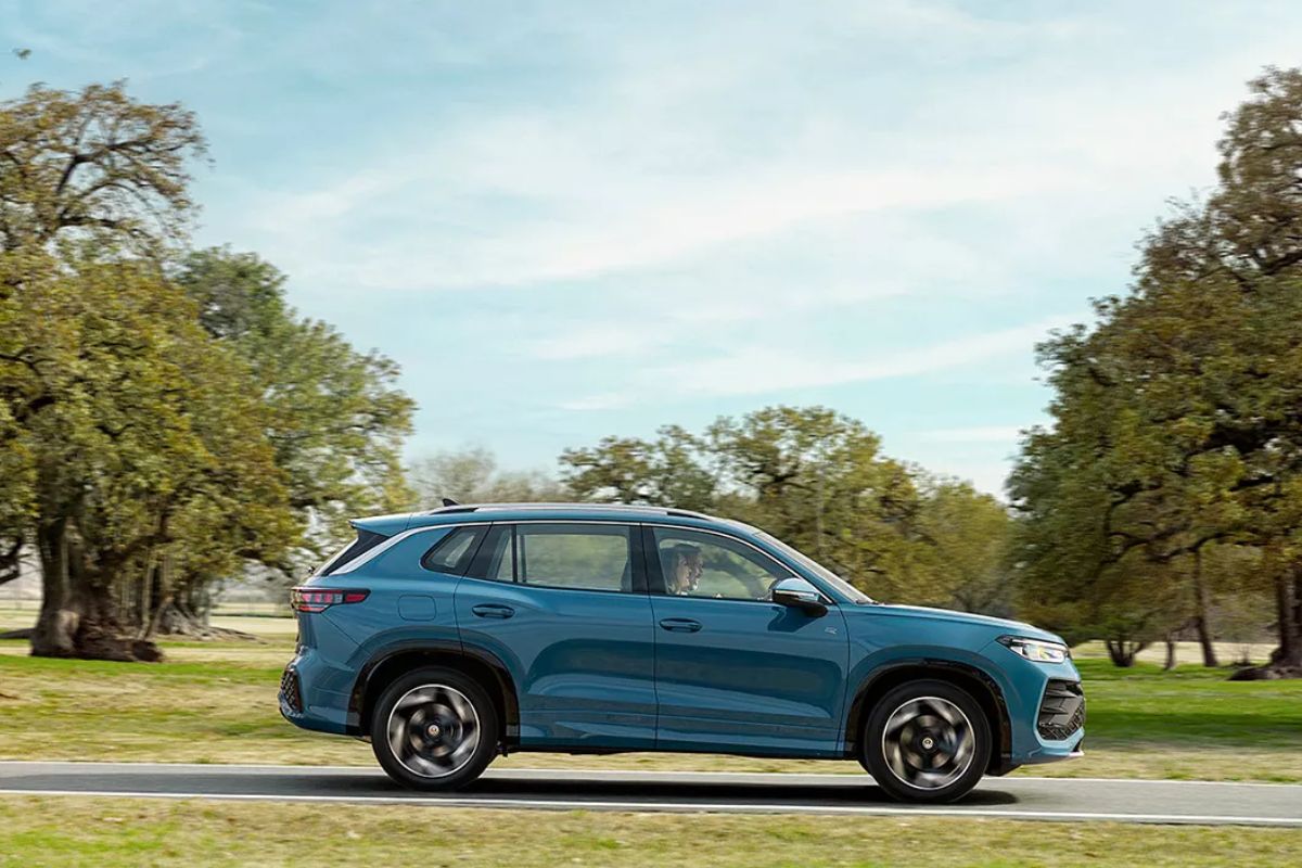 Volkswagen Tiguan 2026 em um parque