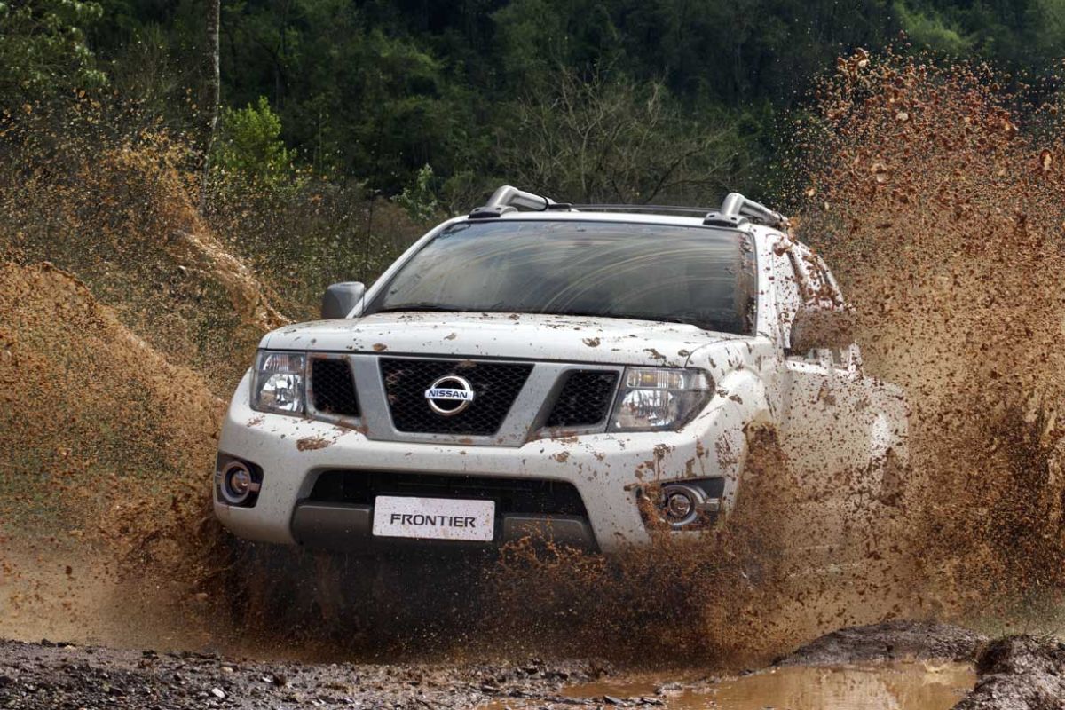 Nissan Frontier na lama