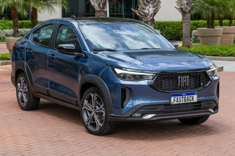 Fastback perde R$ 19.500 e vira dor de cabeça para Tiggo 5X e Yaris Cross