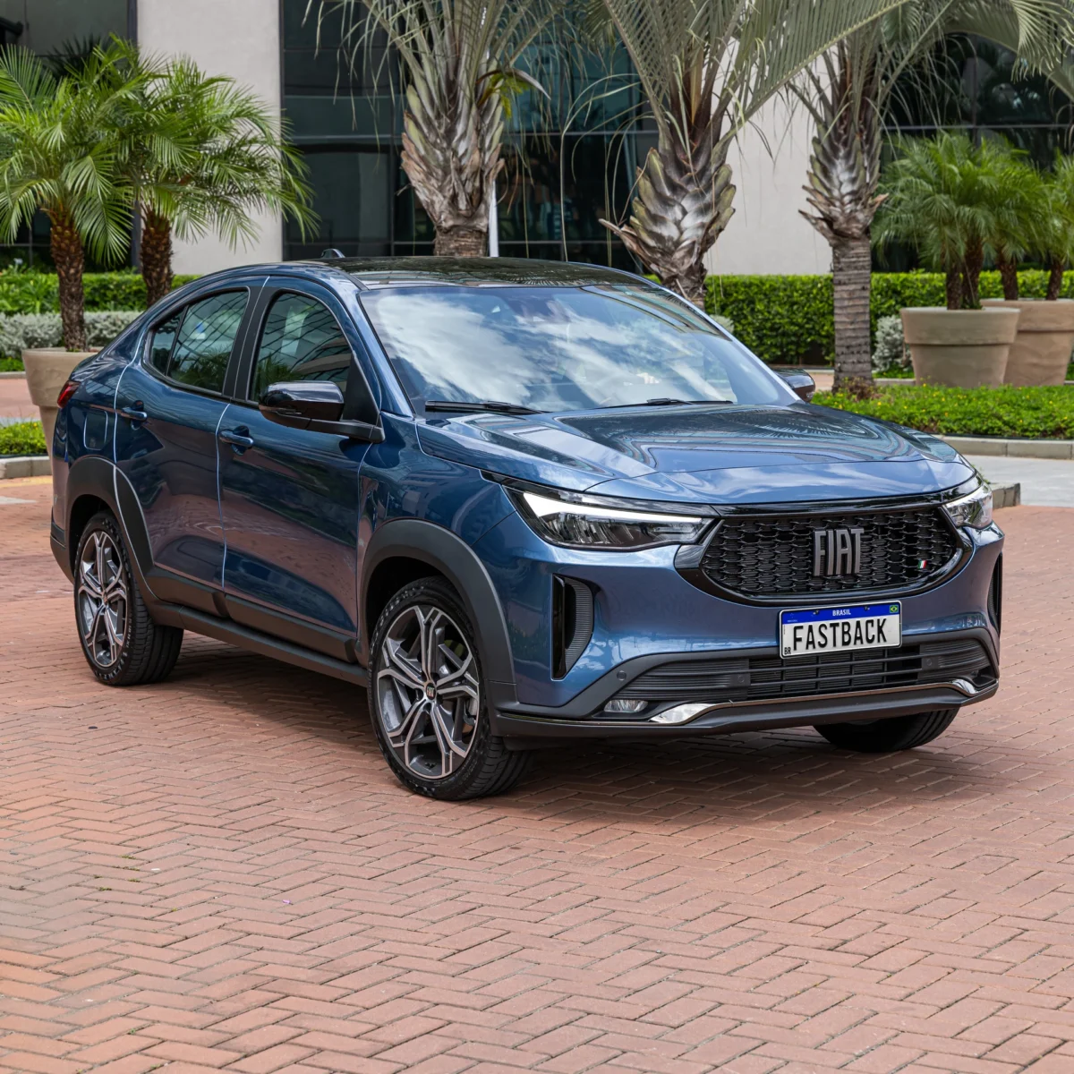 Fastback perde R$ 19.500 e vira dor de cabeça para Tiggo 5X e Yaris Cross