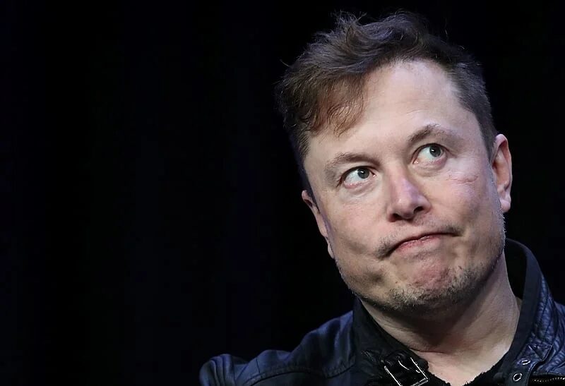 Elon Musk endurece regras e Tesla multa em R$ 250 mil quem revender carro