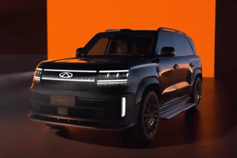 Novo Tiggo faz até 486 cv de potência e vem até com gaveta de maquiagem para surpreender o mercado