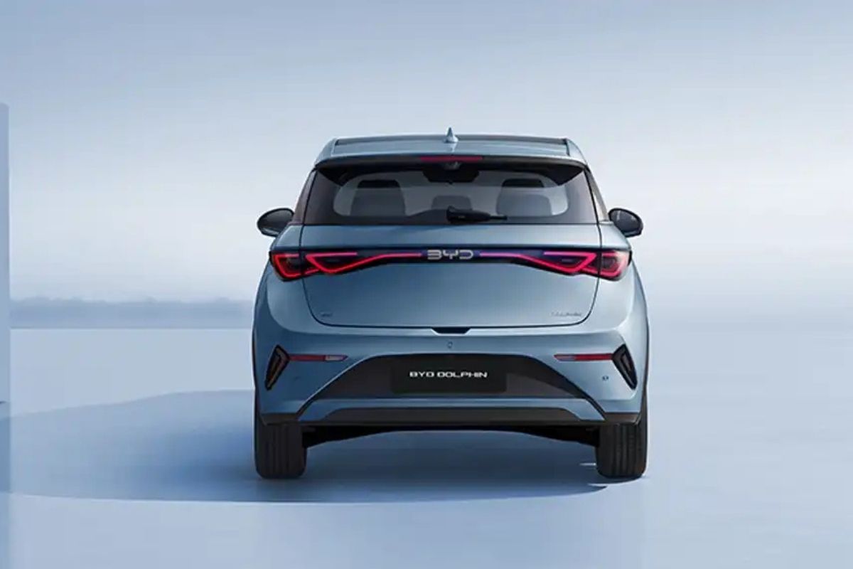 BYD Dolphin SE de R$ 159 mil decepciona em garantia, autonomia e porta-malas