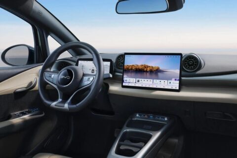 BYD Dolphin SE de R$ 159 mil decepciona em garantia, autonomia e porta-malas