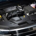 Sedã híbrido de R$ 147.990 entrega 209 cv, roda 1.175 km e custa menos que Corolla