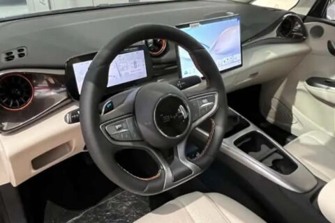 Dolphin SE chega armado até os dentes e parte pra cima de Ora 03 e Spark