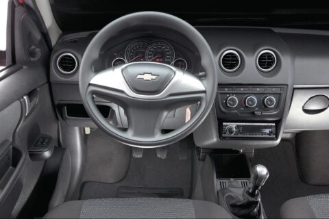 Carro higienizado, com tanque cheio e polido: o que é direito e cortesia na compra de um Celta por R$ 64 mil