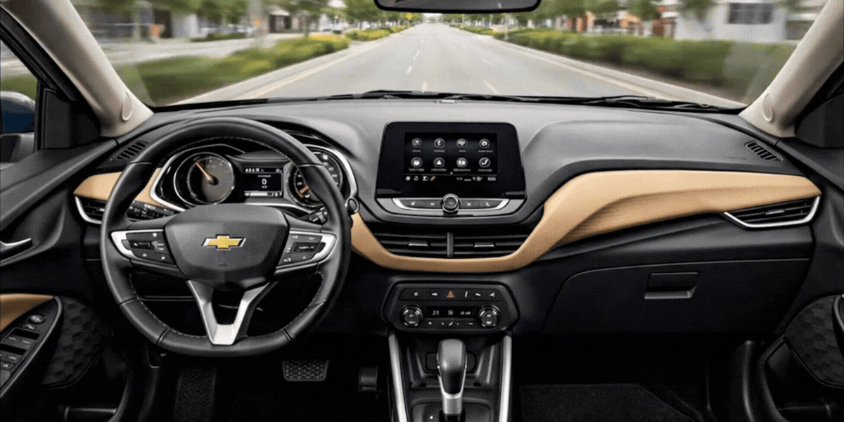 Onix Plus corta R$ 16.400 enquanto HB20 recua para R$ 120.690 e acirra disputa