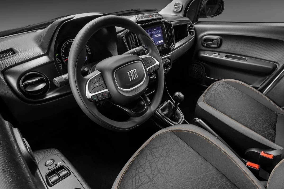 Mobi e Kwid despencam mais de 60% em abril e provam: barato não convence mais