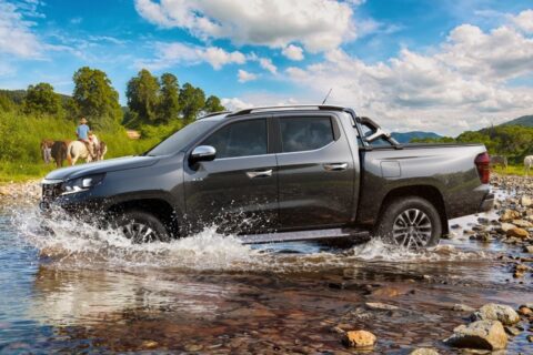 Picape de R$ 217.179,00 corta R$ 68 mil para bater Amarok e GWM