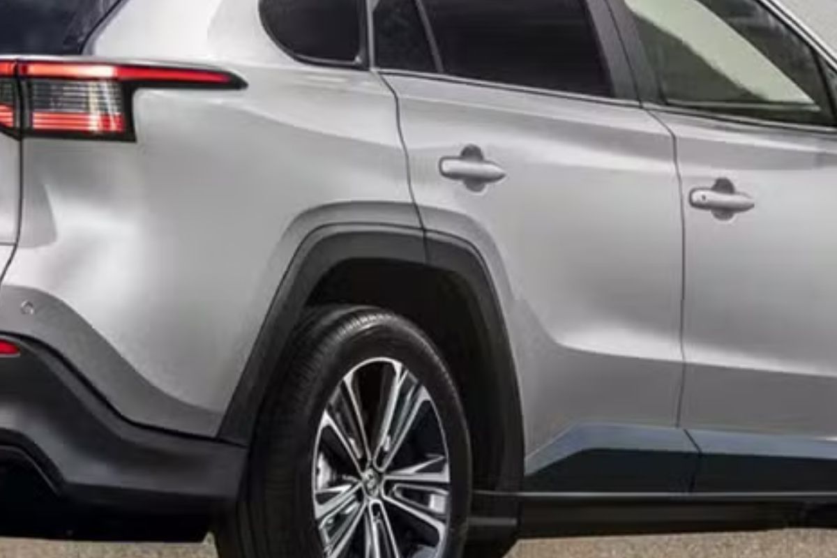 Toyota surpreende e lança novo Corolla Cross com mudanças no design, porte e equipamentos