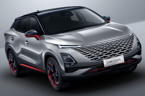 Diferença brutal: Omoda 5 HEV dispara com 224 cv e deixa Yaris Cross para trás