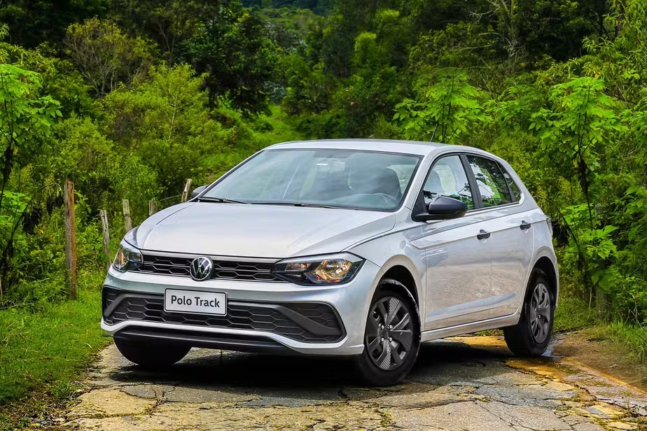 Hatch da VW derruba mais de R$ 12.500 e apavora Fiat Argo e Creta