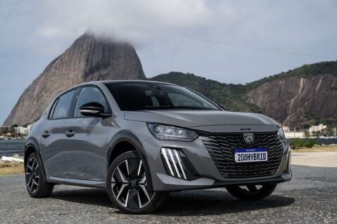 Peugeot escolhe lado entre motorista de aplicativos e taxitas: um paga R$ 80.190, outro paga R$ 92.790