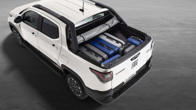 Fiat Strada Endurance vista de trás