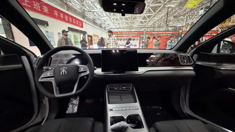 interior BYD Mako