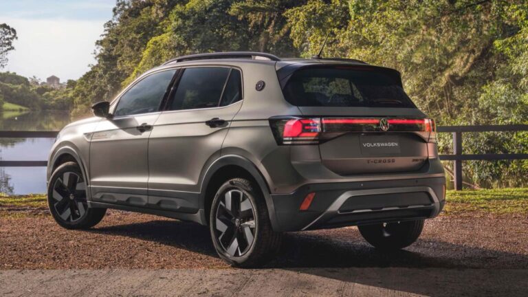 T-Cross leva três adultos atrás e coloca Creta, Renegade e Fastback apertados contra a parede