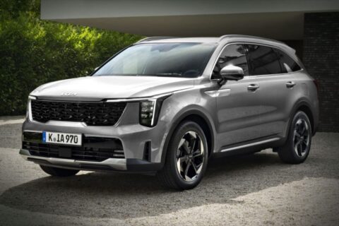 Sorento de R$ 344.990 leva 7 pessoas e porta-malas chega a 1.996 litros com bancos rebatidos