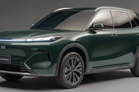 SUV híbrido da Geely terá versão flex nacional e estreia em 2026