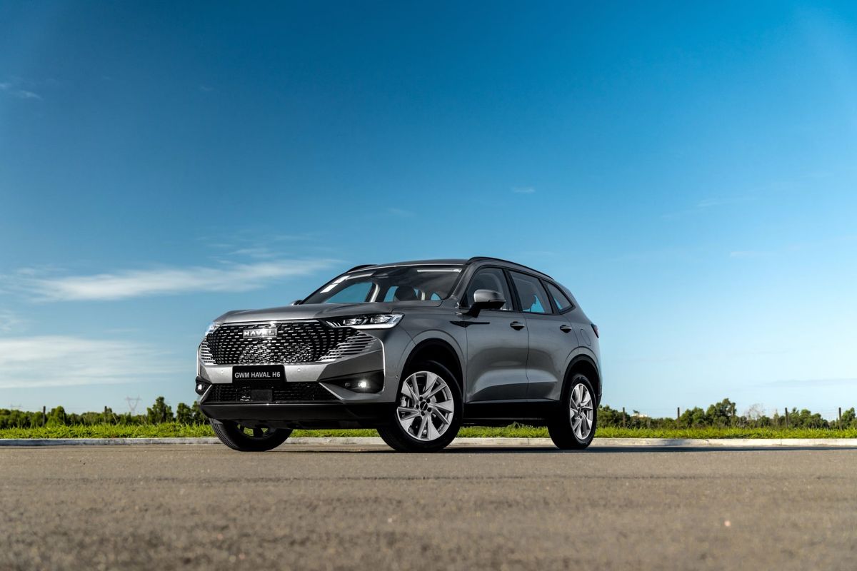 GWM Haval H6 na rua estacionado