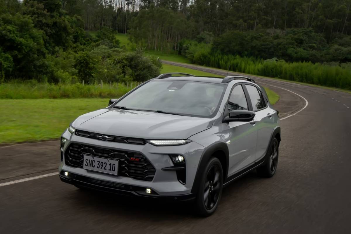 Novo Chevrolet Sonic aposta em luxo interno para brigar com Fiat Fastback e VW Nivus