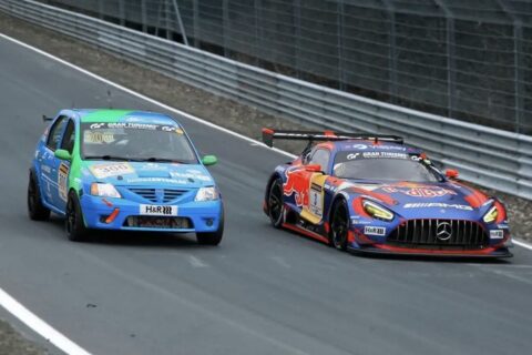 Nem Mercedes, nem Ferrari: Logan de até R$ 76 mil rouba a cena em Nürburgring