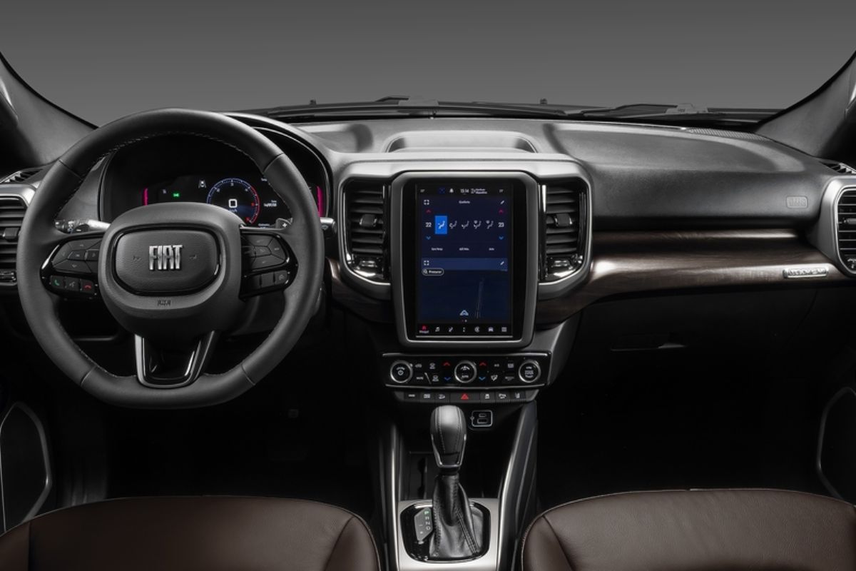 Interior do Fiat Toro Endurance Turbo 270 AT6 2026
