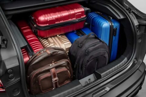 Fiat Fastback tem R$ 14 mil de desconto em maio e quase o dobro do porta-malas do BYD Yuan Pro