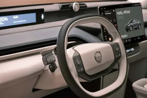 SUV da Volvo chega ao Brasil com 510 cv; Jeep Avenger dá adeus a correia banhada a óleo