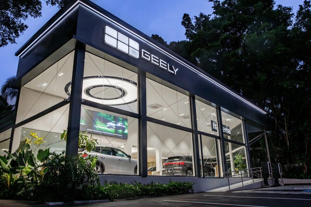 Rival de peso para BYD: Novo híbrido da Geely promete consumo impressionante de até 45 km/l