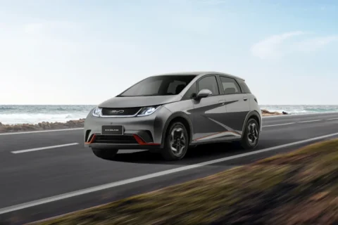 BYD Dolphin Mini libera R$ 11 mil para PCD e parcelas de R$ 999,00