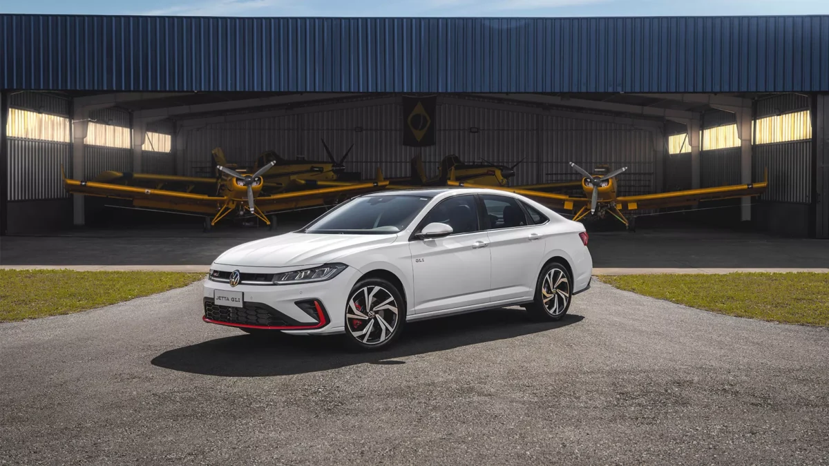 Jetta GLI ganha mais de R$ 30 mil de desconto para peitar BYD Seal e Honda Civic