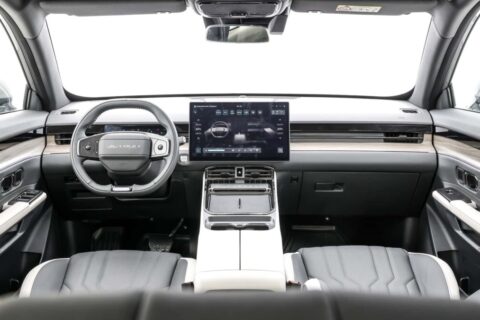 SUV híbrido de R$ 199.990 corta R$ 15 mil e surge com preço de Omoda 5  Peugeot 2008