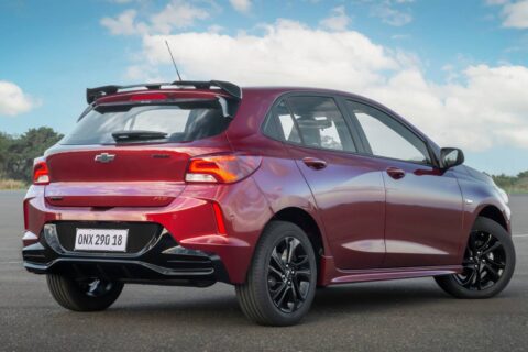 Onix vira jogo e abre 258 carros sobre Yaris Cross; Toyota ainda cresce 13,7%