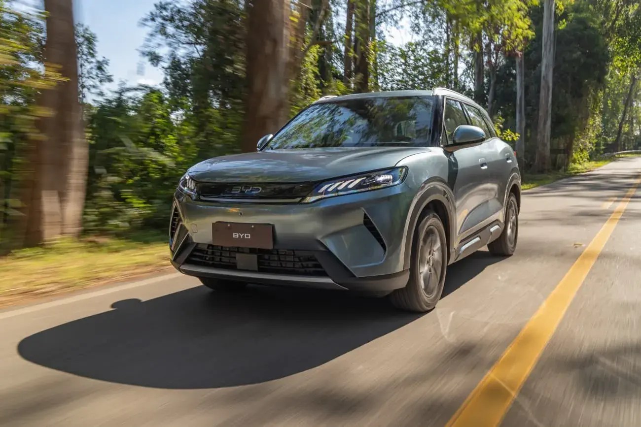 Novo BYD custa menos de R$ 150 mil e promete até 1.045 km de autonomia