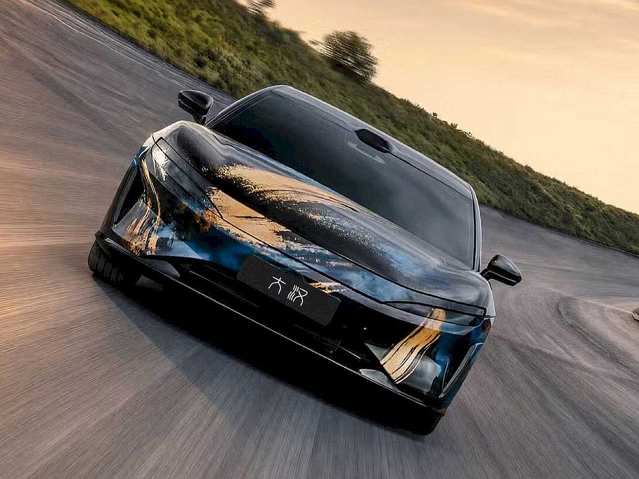 BYD aposta no luxo com o Great Han; Toyota reage com desconto de R$ 35 mil no Yaris Cross