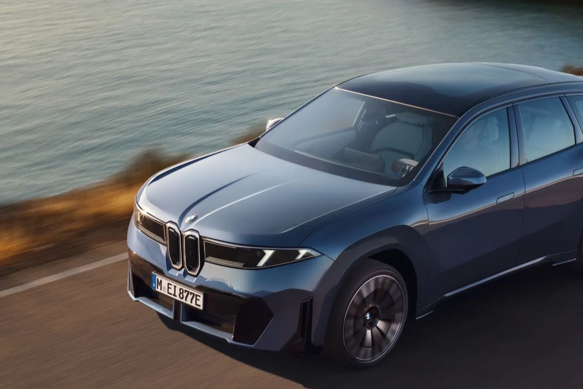 BMW iX3 50 na estrada