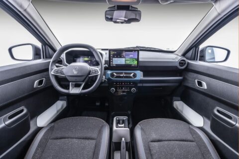 Entre subcompactos 2020, Kwid Zen fica R$ 18.507 abaixo do up! e custa menos que Mobi
